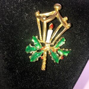 Corel Vintage Holiday Lamp Brooch . Lovely little Christmas brooch. Preloved.
